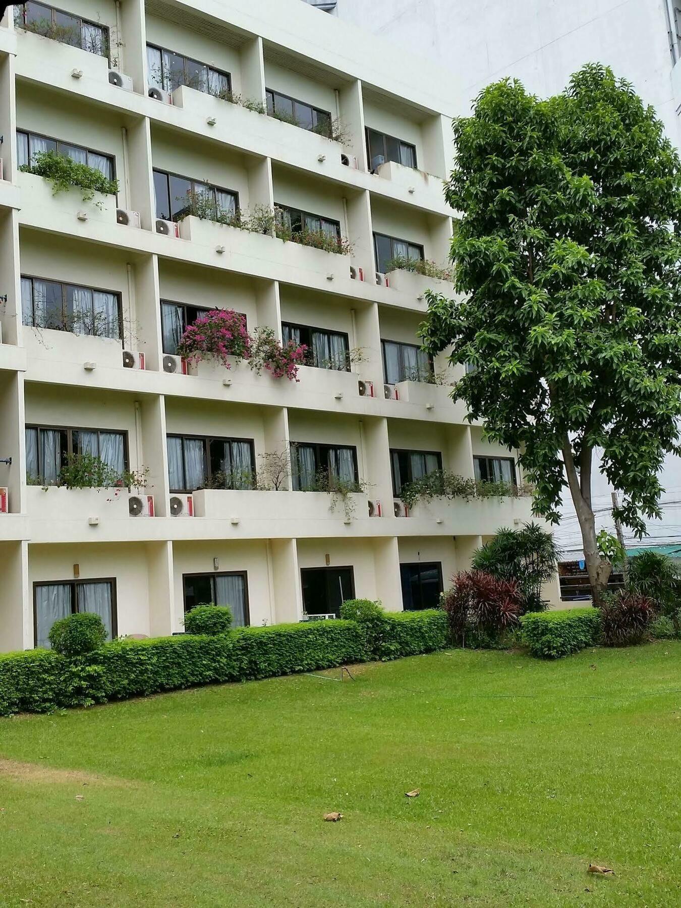 Nautical Inn Pattaya Exterior foto