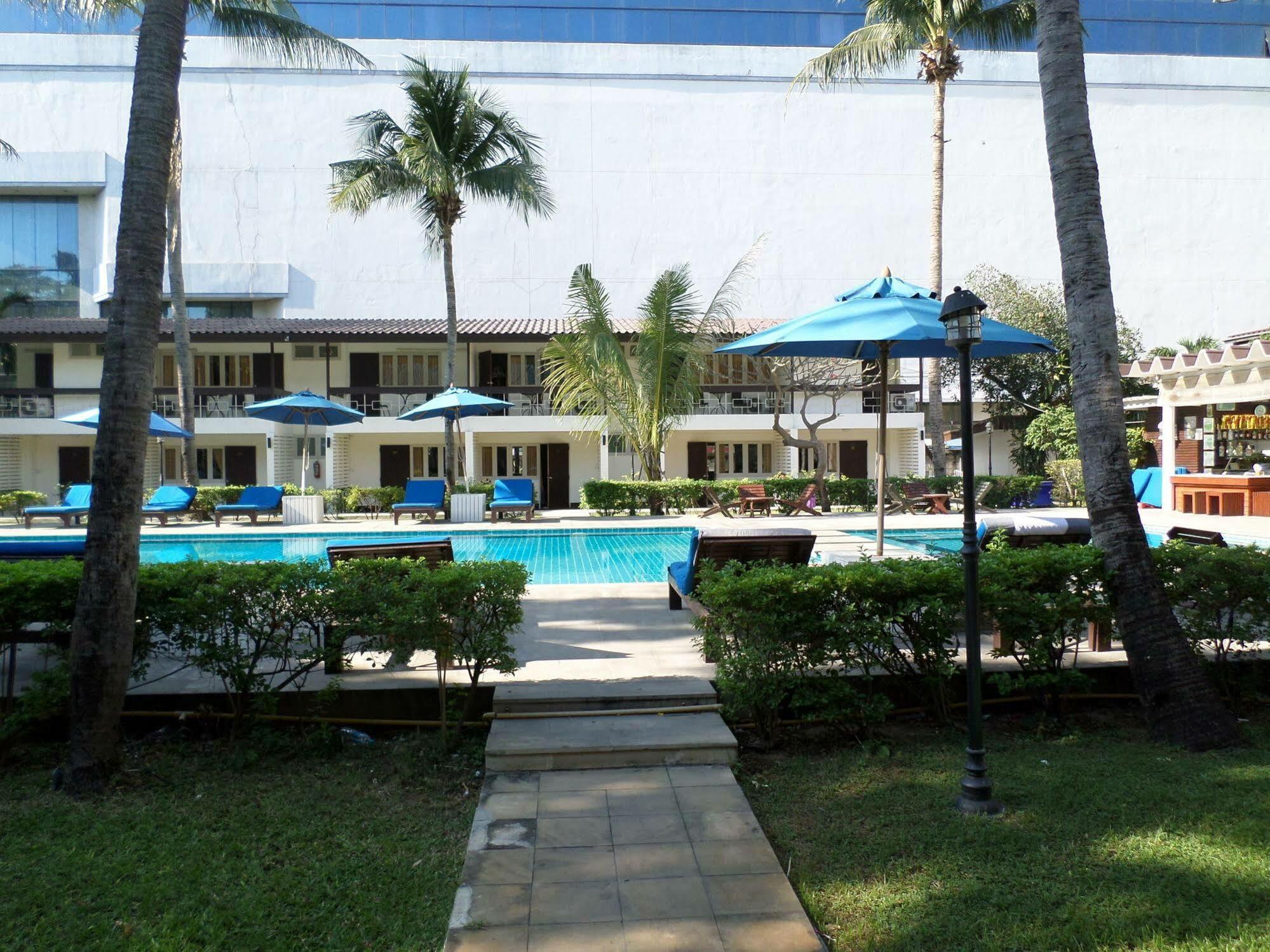 Nautical Inn Pattaya Exterior foto